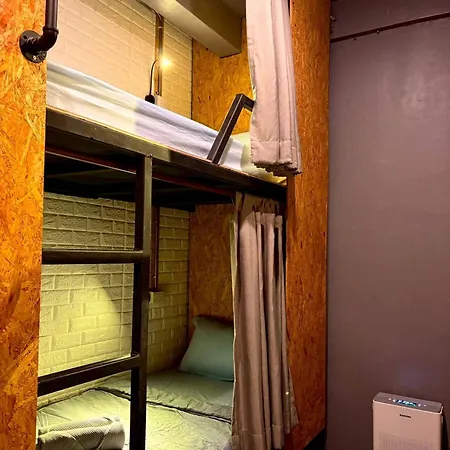 Crew Bangkok Hostel - Room B Near Mrt